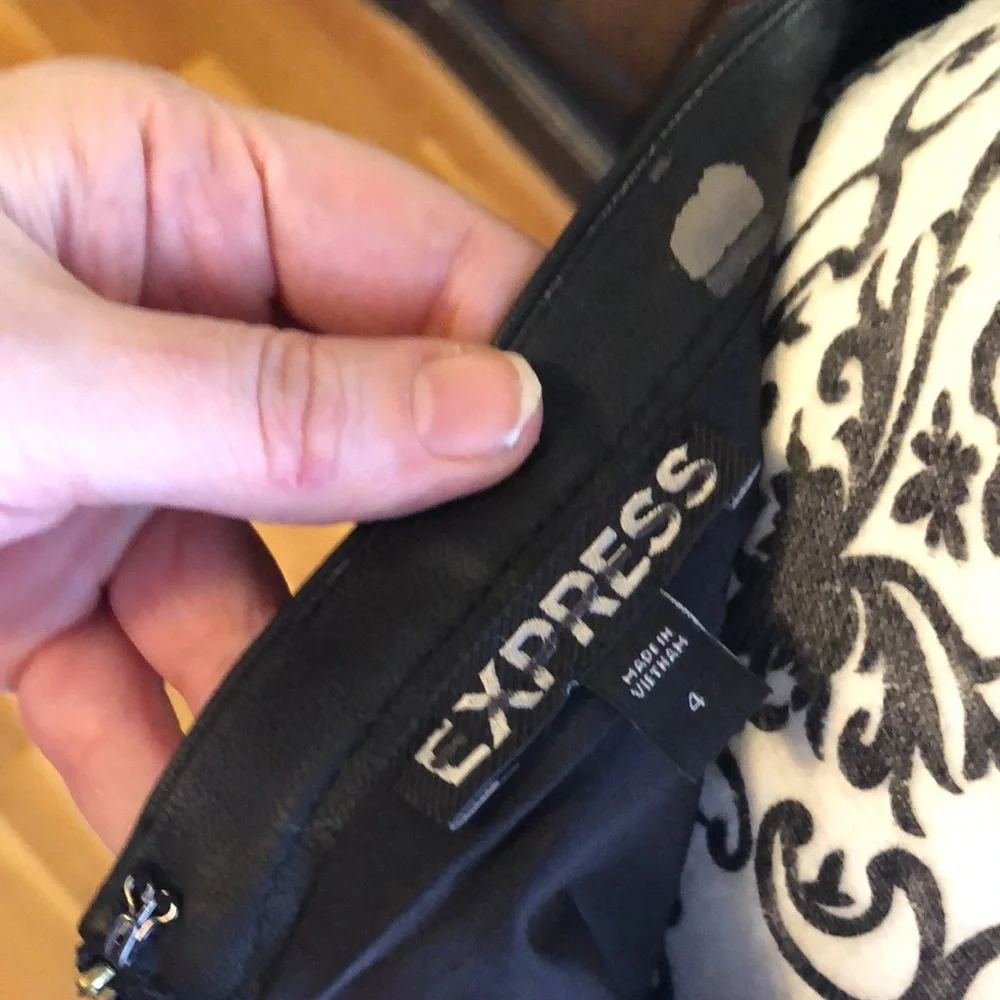 Black Express Skirt Never Worn - Picture 8 of 9